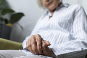 Doença de Alzheimer: causas, sintomas e tratamento